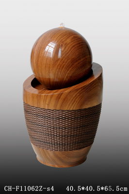 Fonte de água de madeira do efeito do Rattan da bola fornecedor
