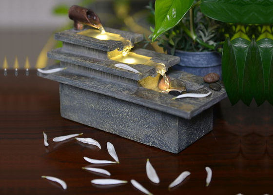 A decoração home Polyresin interno ilumina acima a fonte de água fornecedor